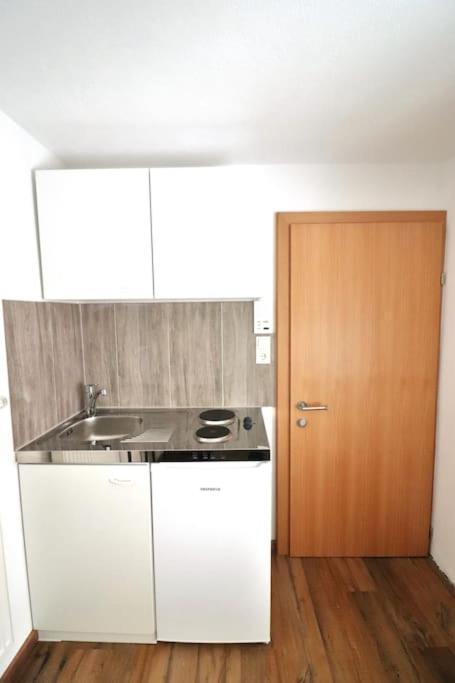 Schickes Zimmer Mit Top-Ausstattung In Idealer Lage Feldkirch Exterior photo